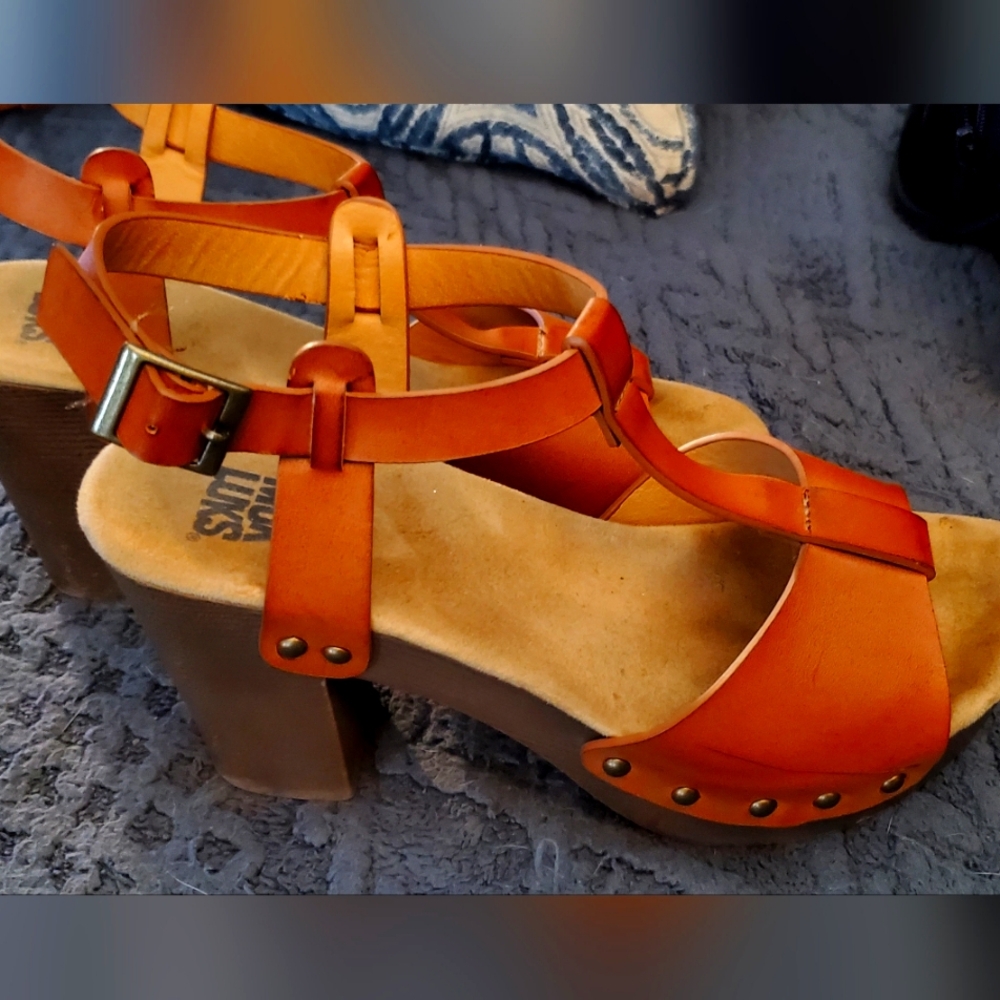 Muk Luk Camel colored Sandals Sz 39